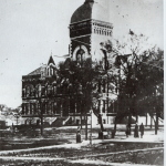 Early photo of old courhouse